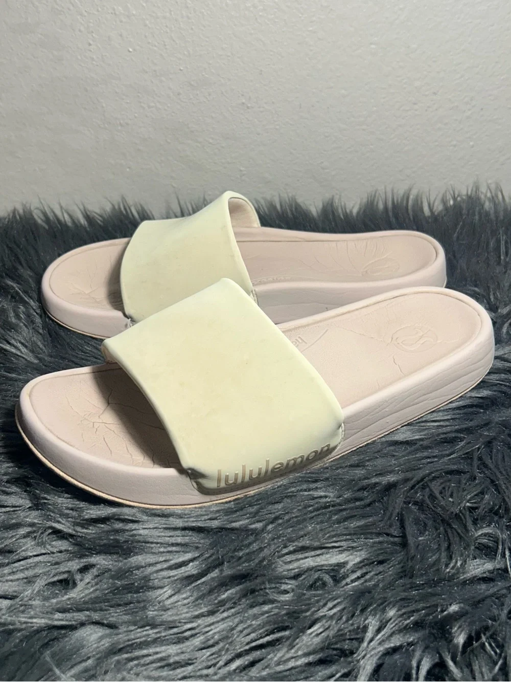 lululemon Restfeel Sand Dollar/Coastal Sand/Coastal Sand Slide Sandals Size 9